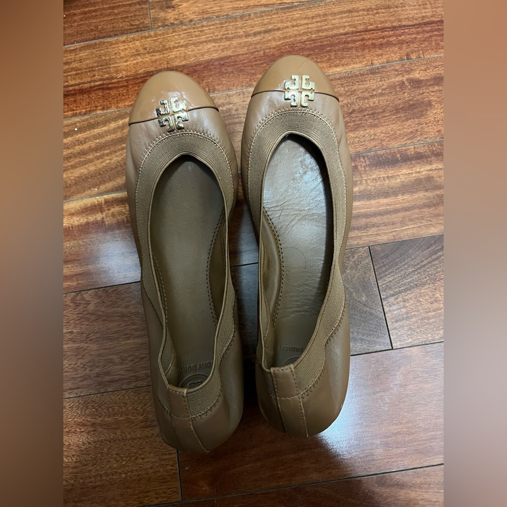 Tory Burch ballet flat with elastic around